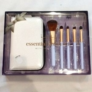 Travel Kit brush 6 pc set w/ case nib by Nicole Miller